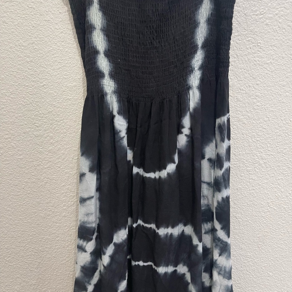 Elegant Strapless Black and White Dress - Picture 4 of 6